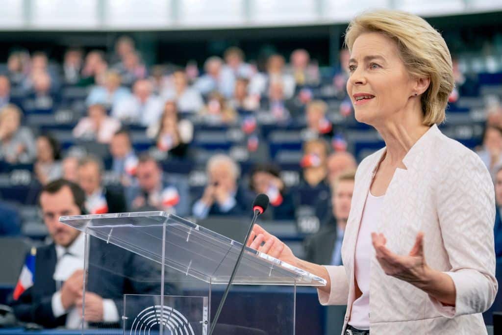 Ursula von der Leyen s’exprime lors d’un débat au Parlement européen.