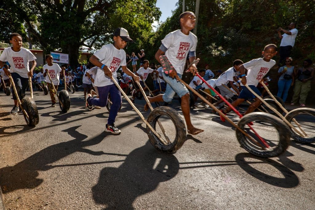Comment la course aux pneus à Mayotte révèle un système de déchets défaillant
