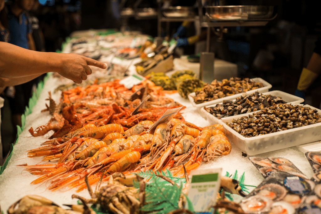 Des scientifiques détectent des microplastiques dans 99 % des échantillons de fruits de mer