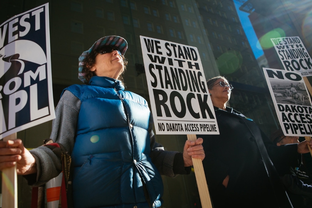 Des avocats dénoncent le procès Greenpeace de 660 millions de dollars, jugé défectueux et biaisé.