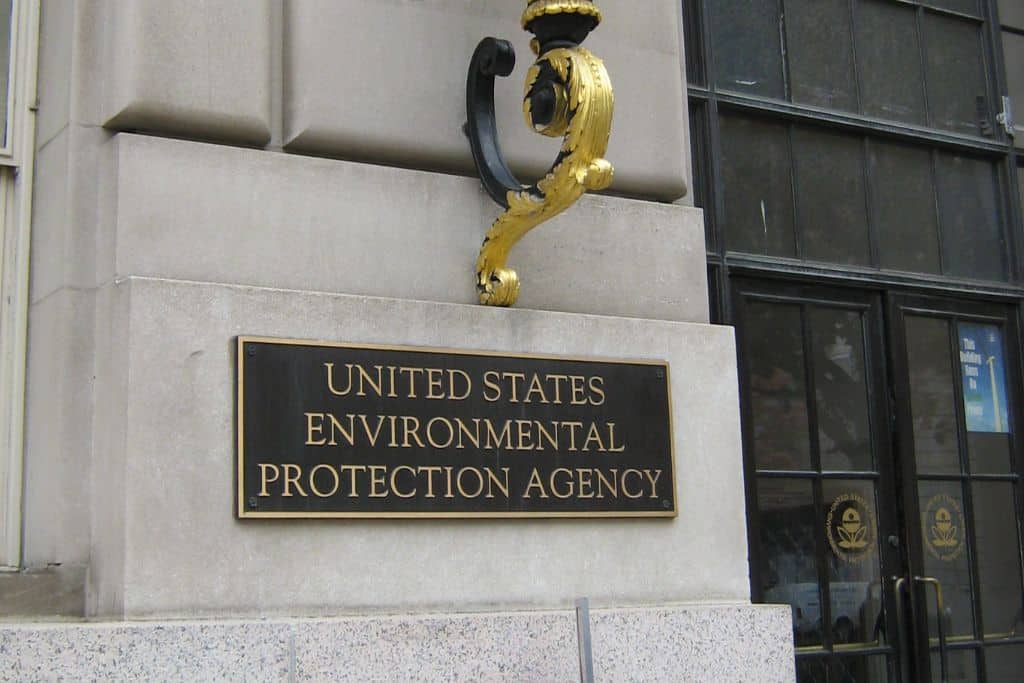 Santé et groupes écologistes poursuivent l'EPA pour le recul des normes relatives au mercure