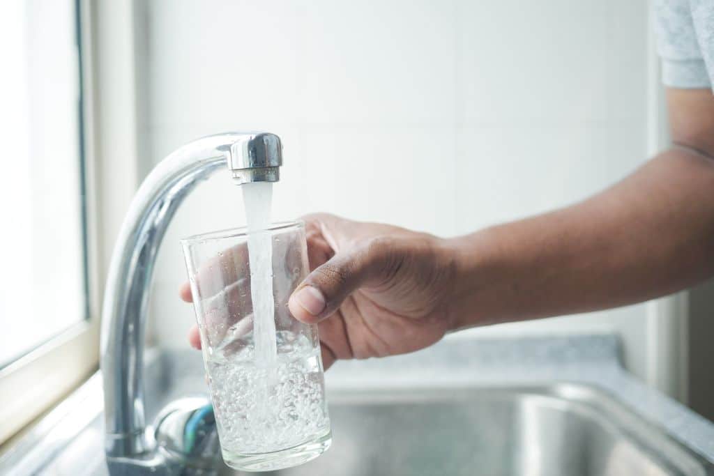 Trump met fin aux limites sur les PFAS dans l'eau potable