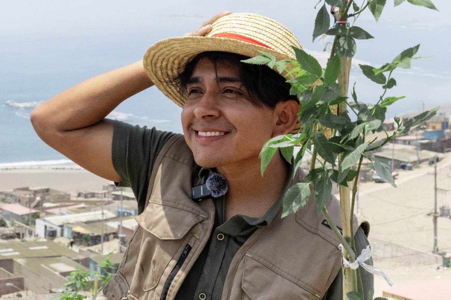 Le garçon des plantes qui lutte contre la désertification au Pérou et appelle à planter des arbres sur les collines arides