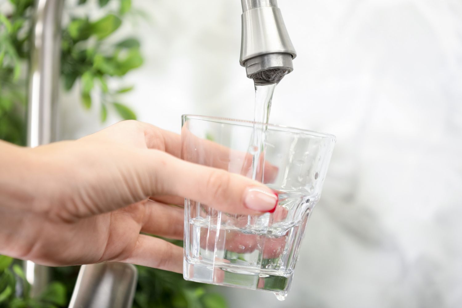 Les restaurants et hôtels peuvent-ils refuser l’eau du robinet aux clients ? En Italie, oui, mais en Europe vous pouvez la demander gratuitement dans ces pays.