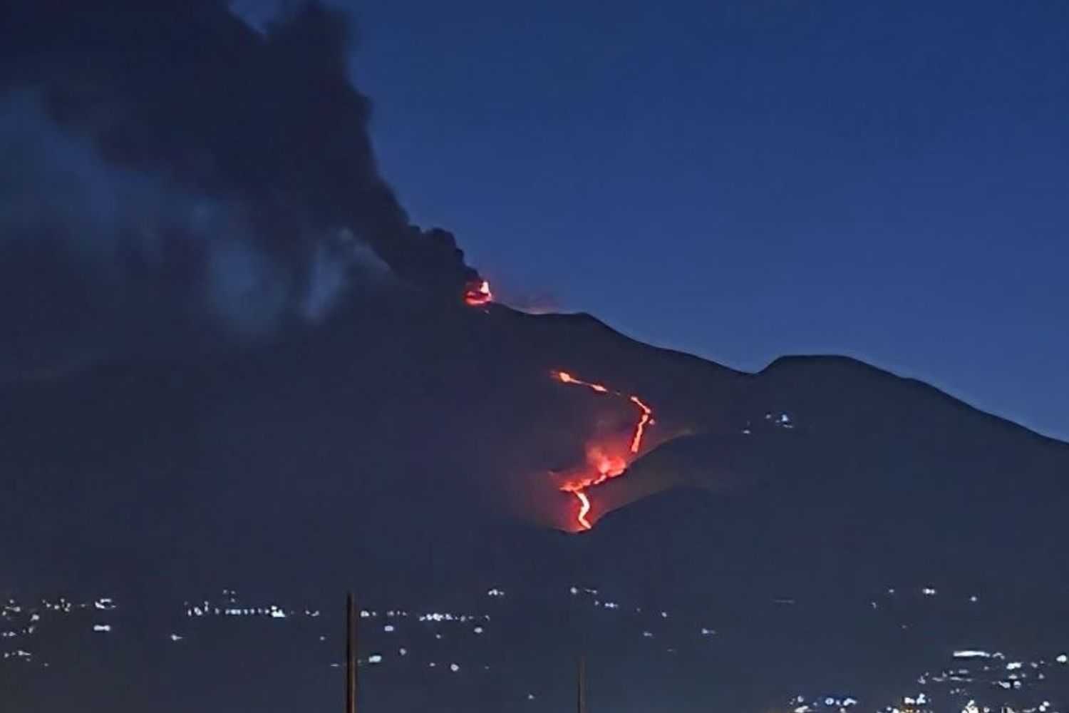Etna : magma ascendant provoque fractures et séismes, étude INGV pour prévenir le risque volcanique