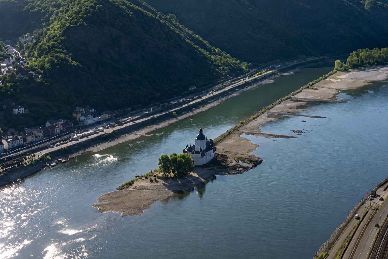 Le Rhin asséché par une sécheresse record : arrêt de la navigation en Allemagne et hausse des prix