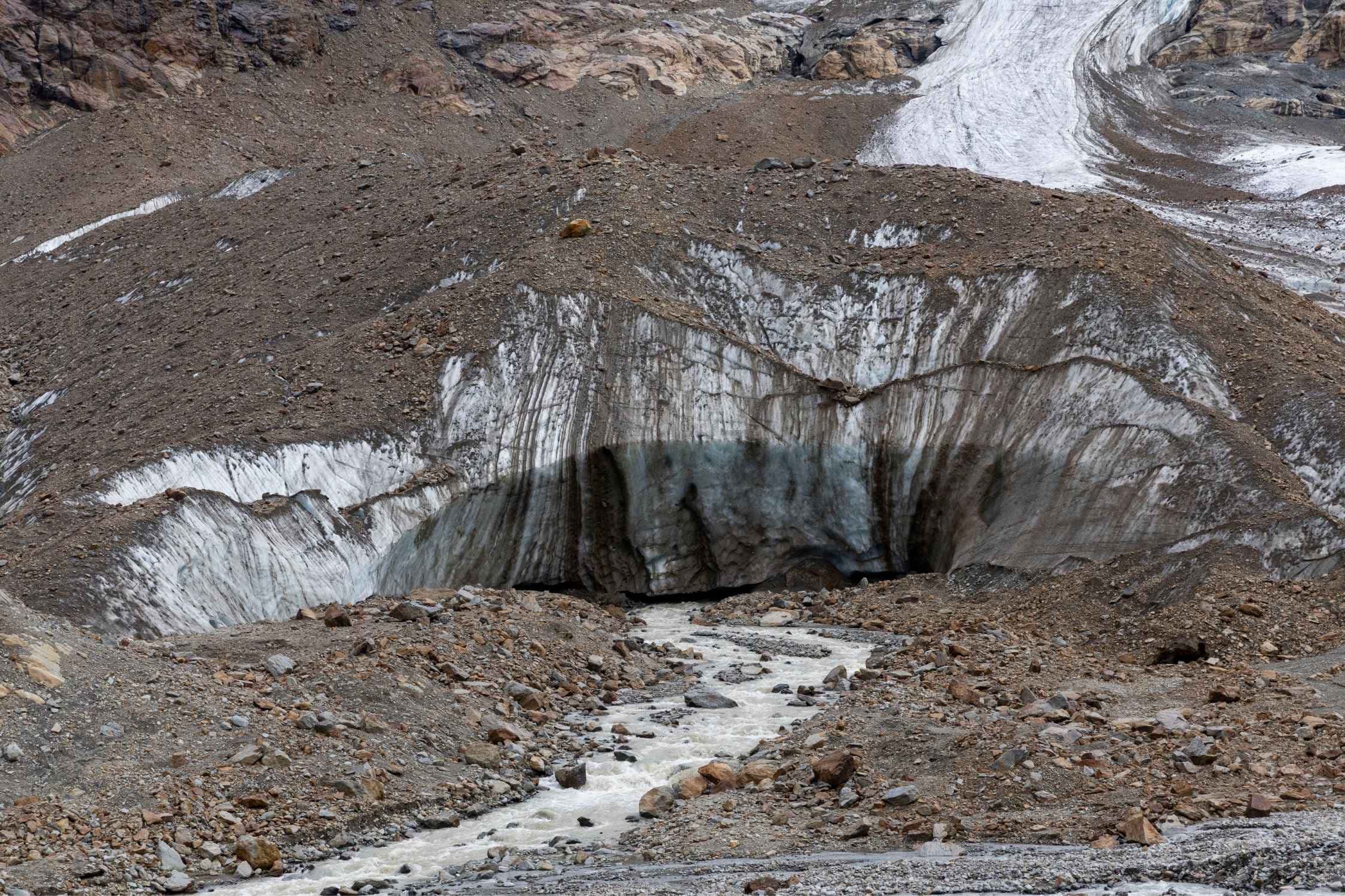 Le deuxième plus grand glacier d’Italie est en train de mourir : des Alpes au Népal, les montagnes s’effondrent sous nos yeux