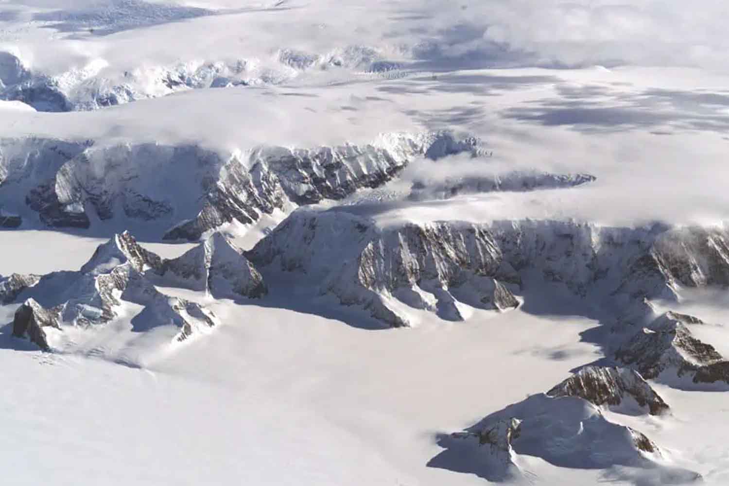 Antarctique : le dégel des glaces pourrait révéler l'or, le cuivre et le fer du Pôle Sud (mais ce n'est pas une bonne nouvelle)