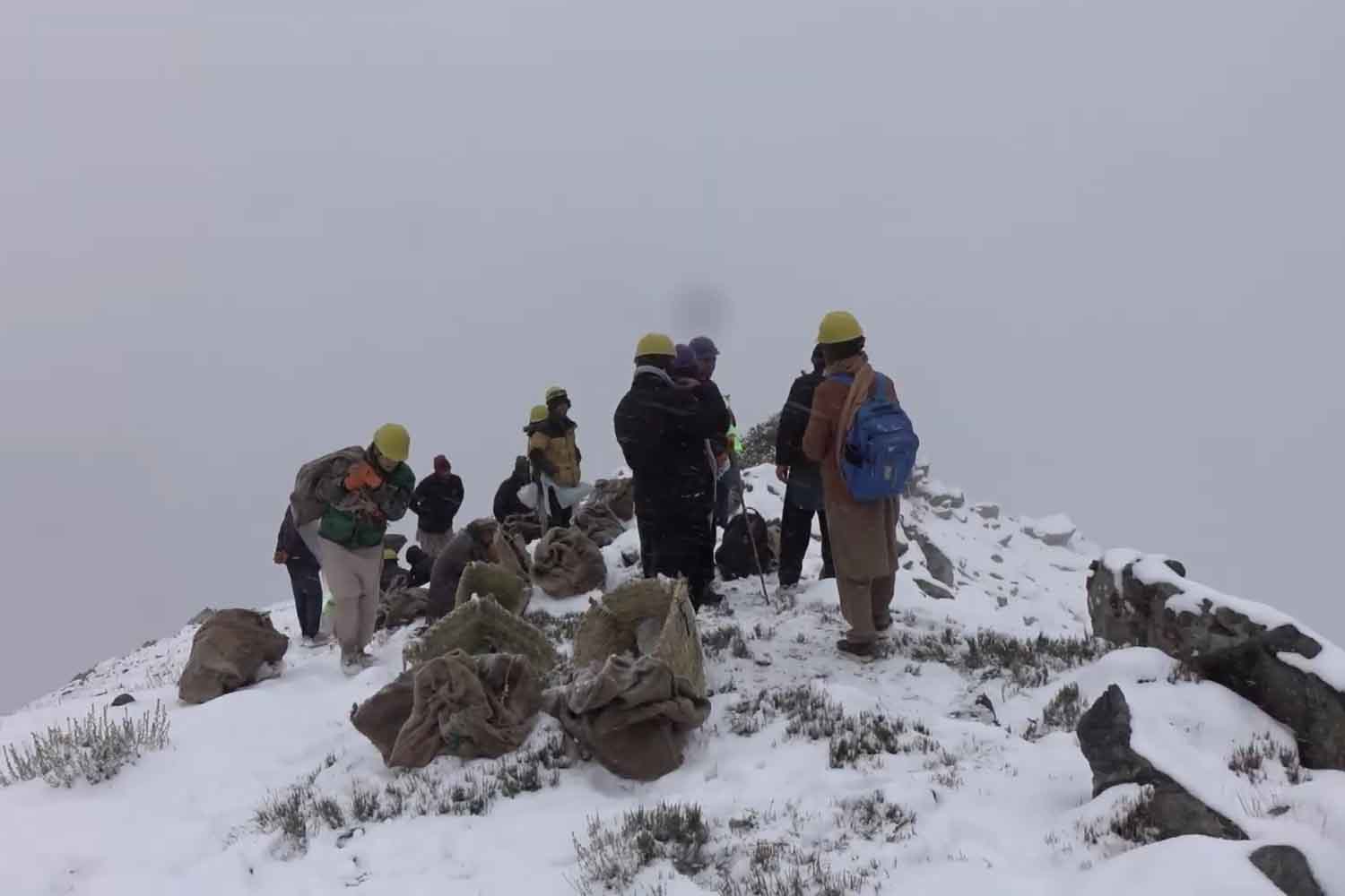 Au Pakistan, des communautés traditionnelles greffent les glaciers pour créer de nouvelles réserves d’eau — l’ancienne pratique du Gang Khswa