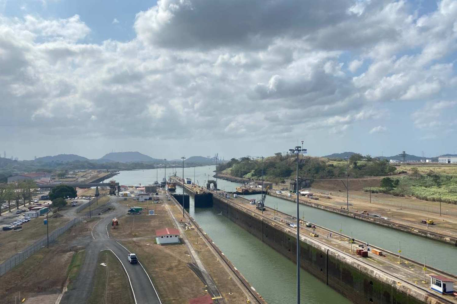 Moins de navires dans le canal de Panama : la sécheresse menace l'une des plus importantes routes commerciales mondiales (El Niño en jeu)