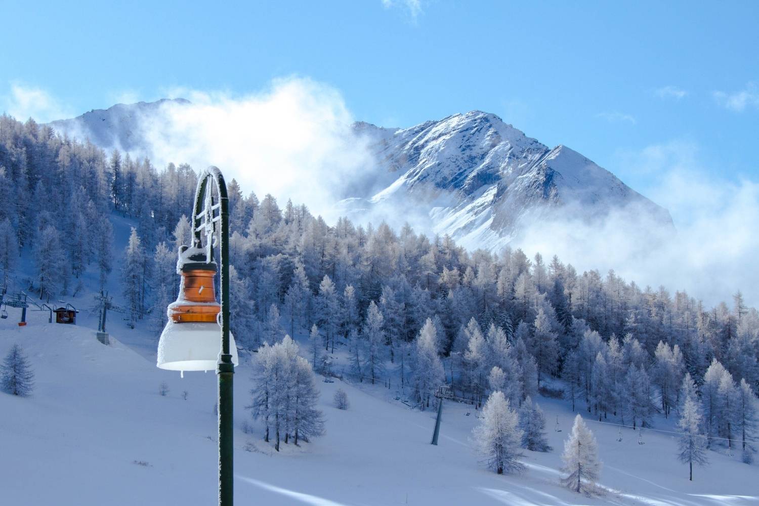 Météo week-end : vortex sur l’Italie, orages et neige dans les Alpes sous 2 000 m